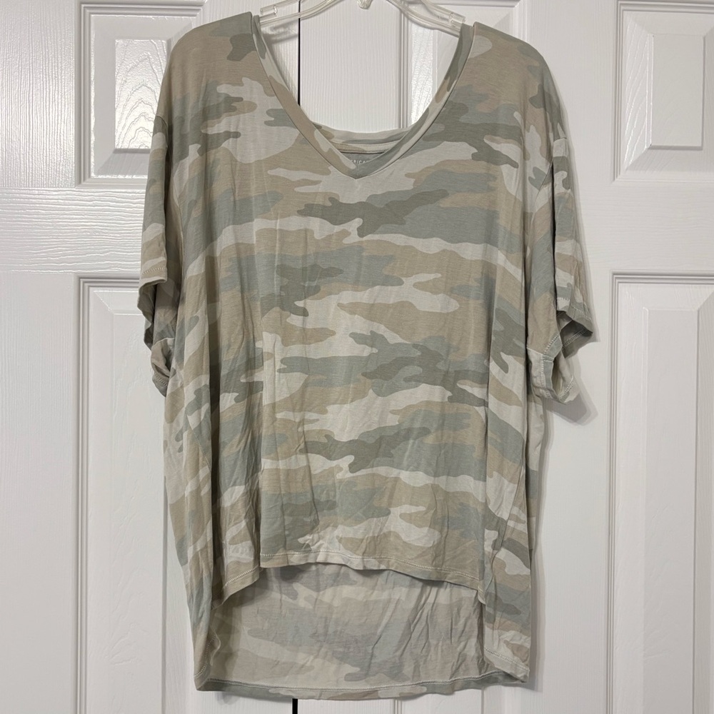 American Eagle Camo Women's Soft & Sexy V-Neck Shirt Size XL